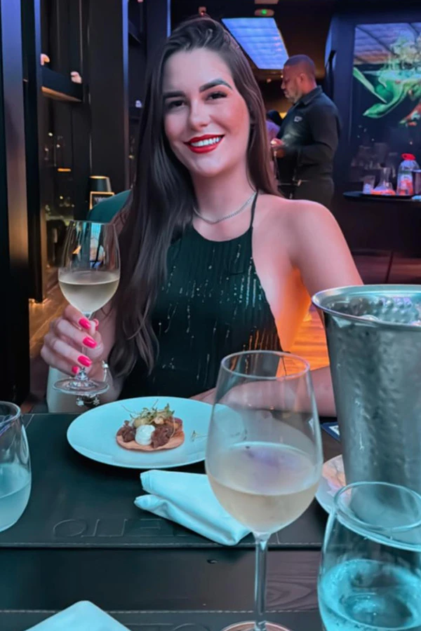 Adana Escort Katarina & Janna Sizlere Defile Sunacak