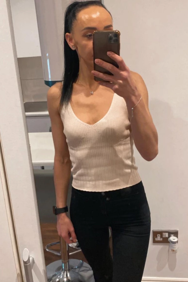 Adana Arabada Sevişen Escort Kız Ahsen