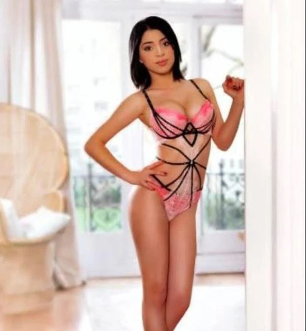 Adana Escort Yulya Oldukça Tutkulu ve Zarif