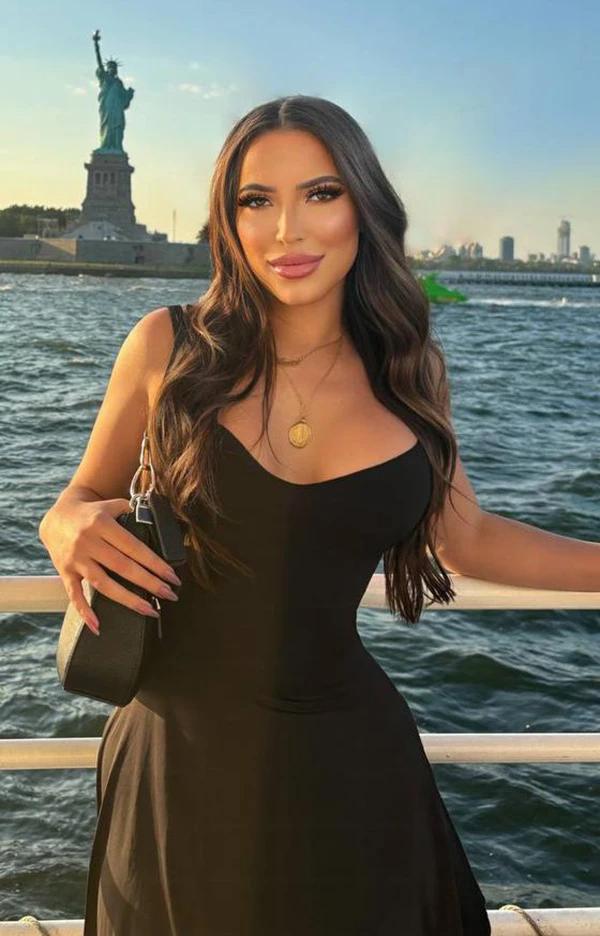 Karaisalı Ateşli Escort Sibel Sizleri Ziyarete Geliyor